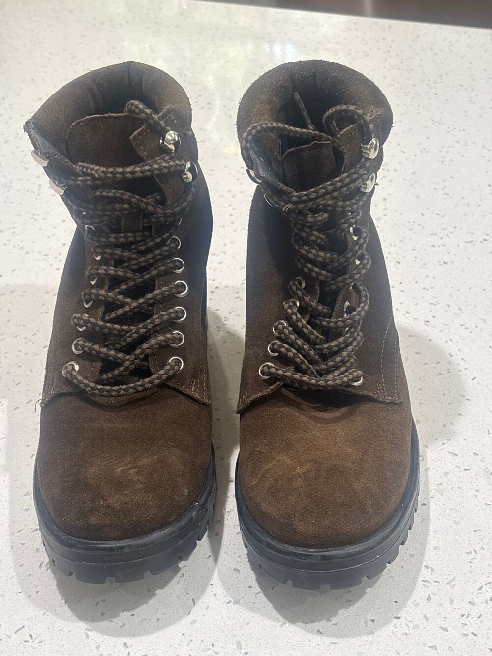 Women’s sz 8 STEVE MADDEN Suede Ankle Boots